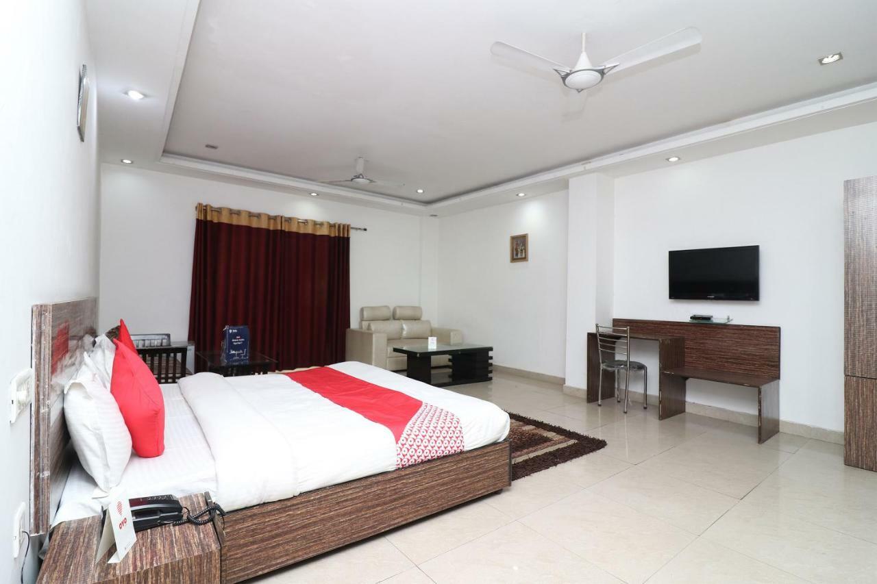 Oyo 10257 Hotel Lotus Park Γκουργκάον Εξωτερικό φωτογραφία